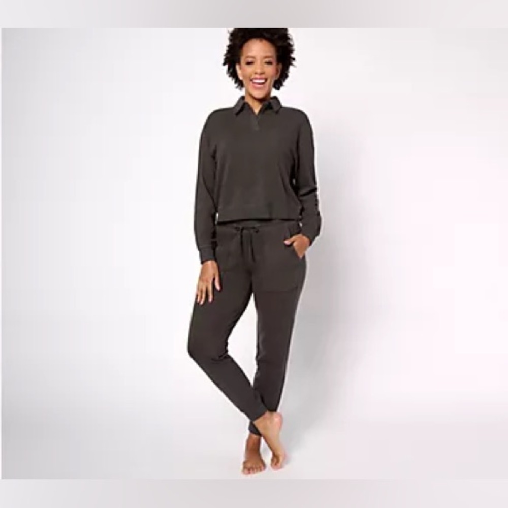 Barefoot Dreams Malibu Collection Brushed Fleece Top and Pant Set NWT
Size 1X